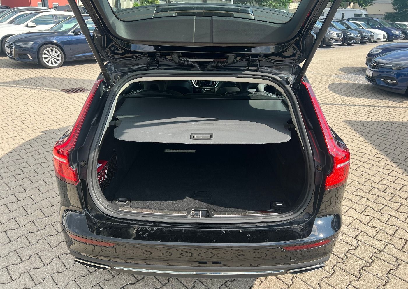 Volvo V60 Kombi D4 Inscription *LED Navi Leder AHK SHZ foto 7