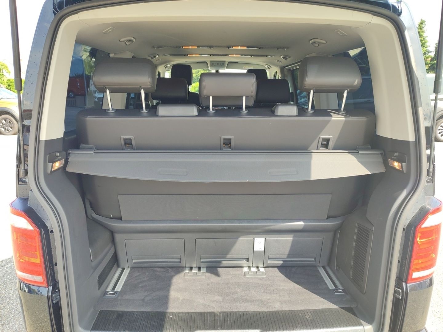 Volkswagen T6.1 Multivan Comfortl AWD 4Motion 7-Sitz AHK Na foto 15