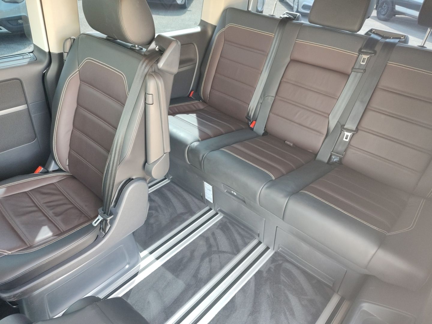 Volkswagen T6.1 Multivan Comfortl AWD 4Motion 7-Sitz AHK Na foto 16