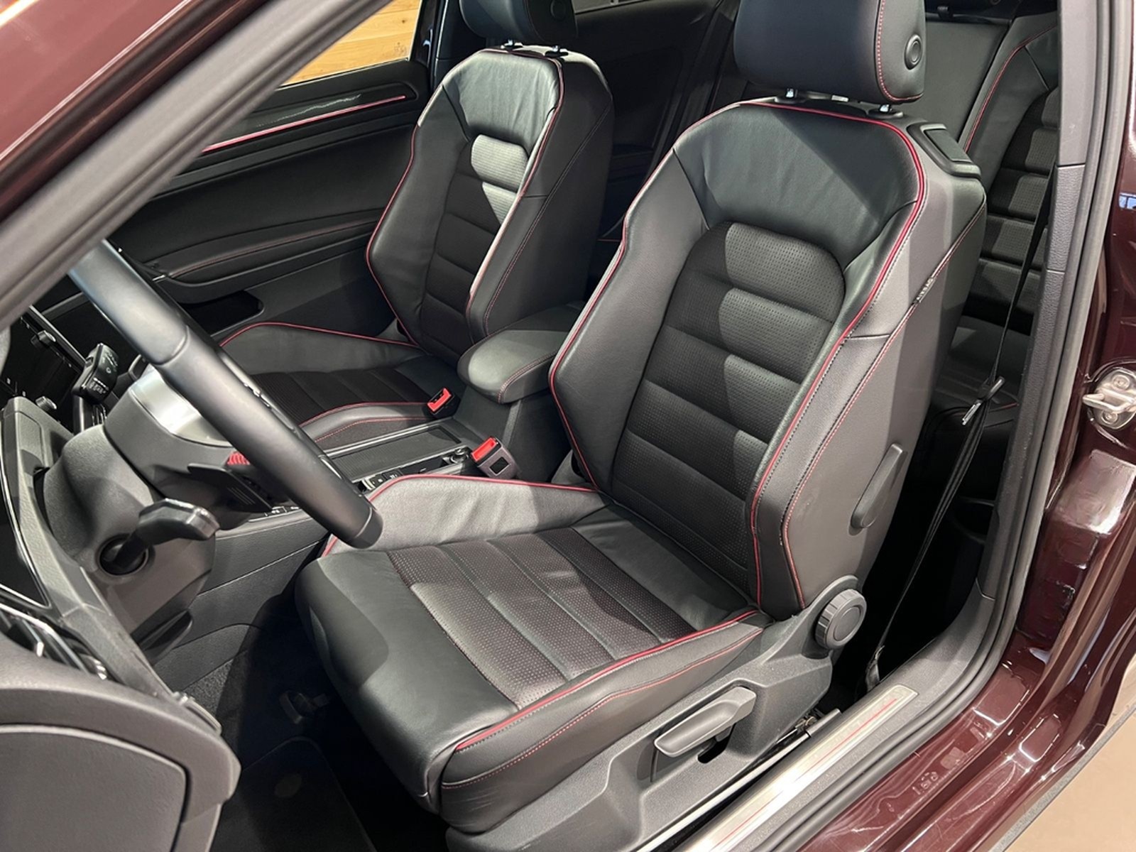 Volkswagen Golf 2.0 TSI DSG GTI Performance AHK PANO LEDER foto 20