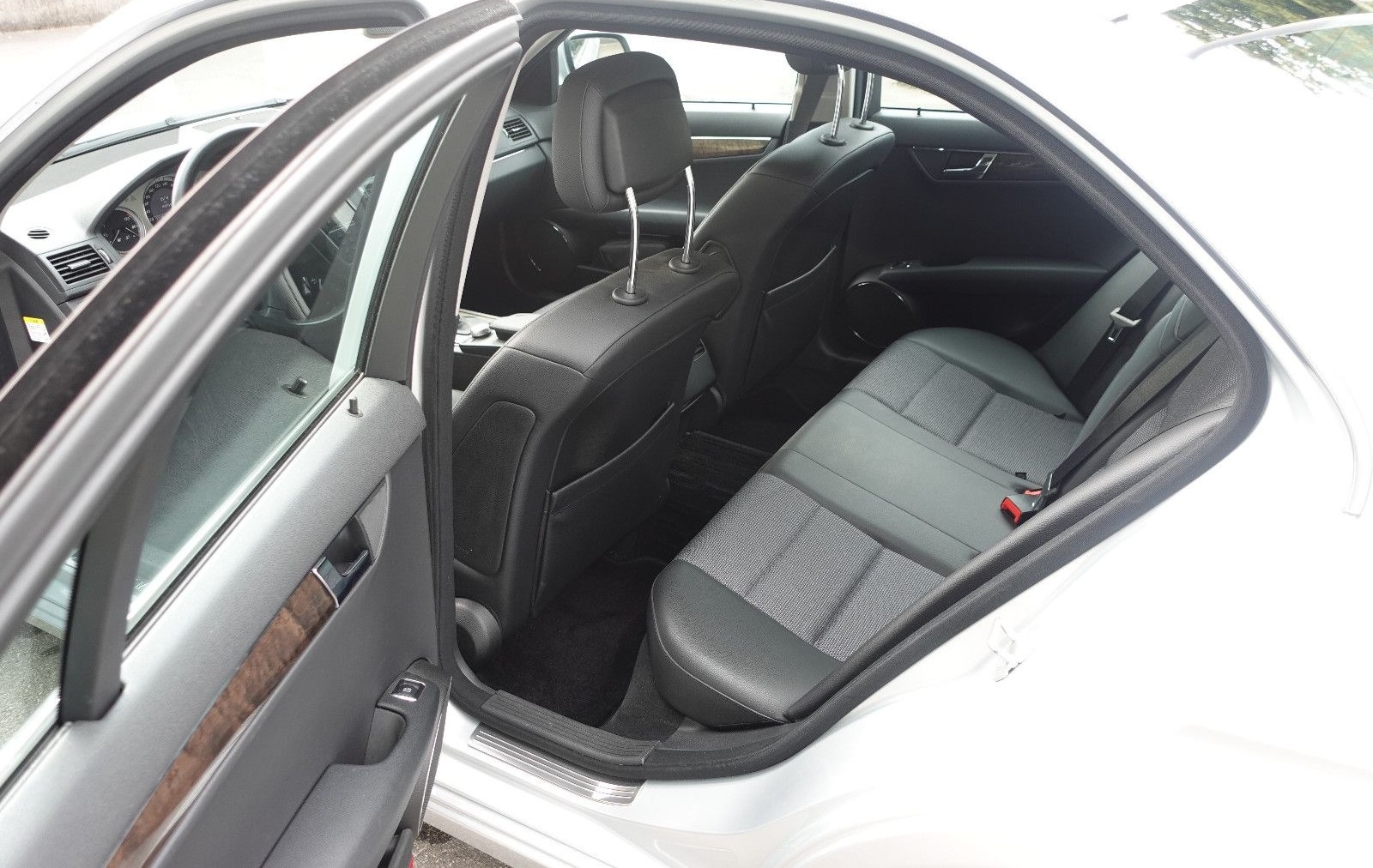Mercedes-Benz C 230 V6 W204 Avantgarde Automatik 7-Gang Comand foto 7