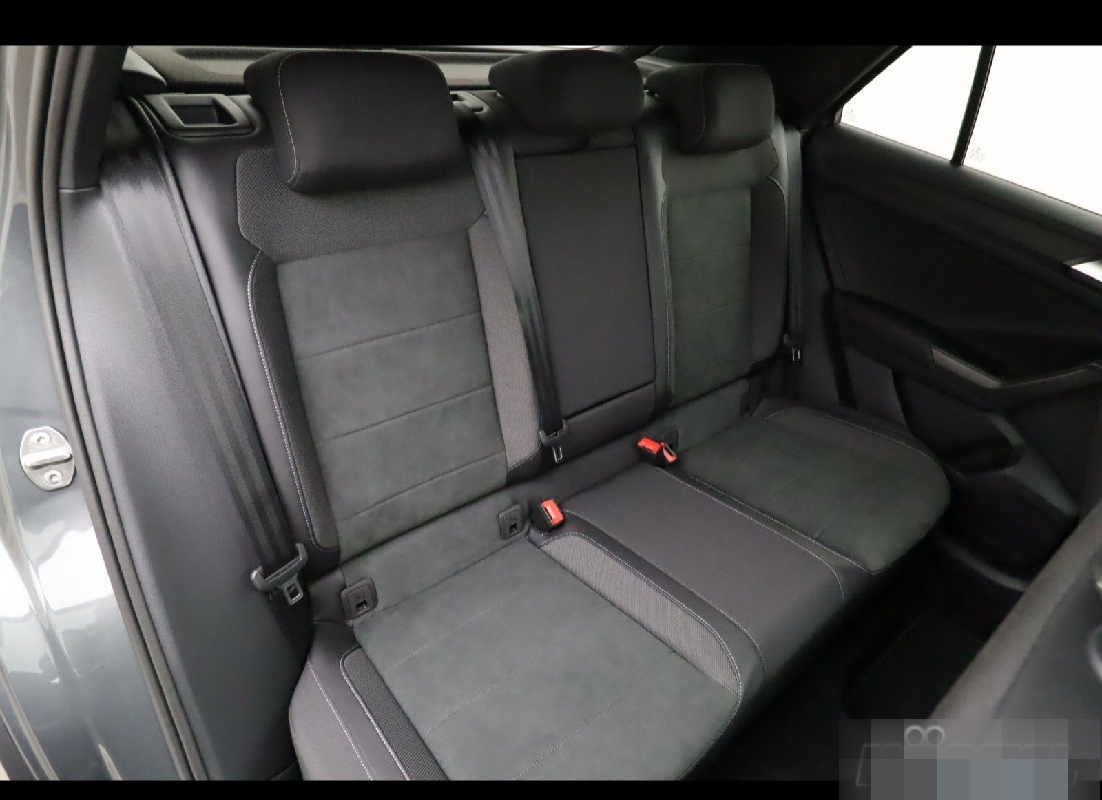 Volkswagen T-ROC R-LINE BLACK STYLE 2.0 TDI SCR DSG (+EURO6 foto 8