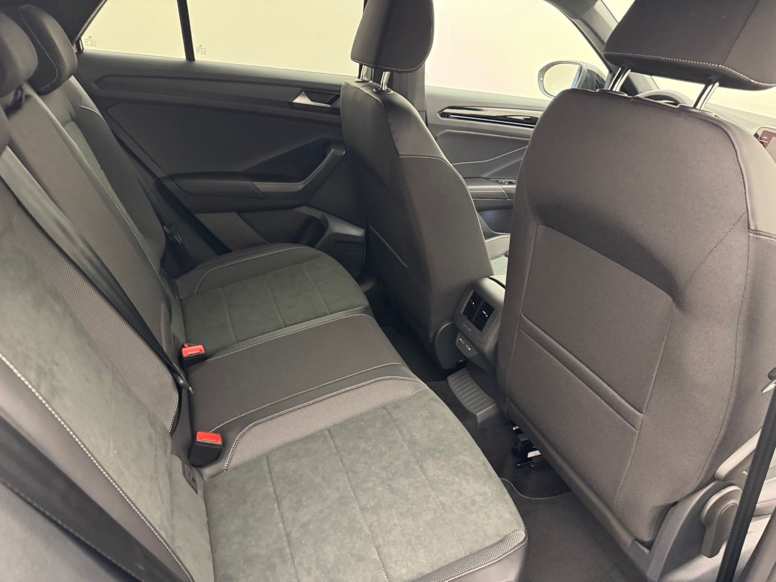 Volkswagen T-Roc 1.5 TSI DSG R-Line BlackBusiness IQ.Drive foto 11
