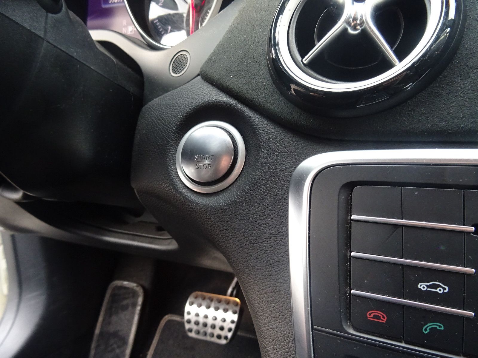 Mercedes-Benz A 220 A -Klasse/ d BlueEfficiency foto 12