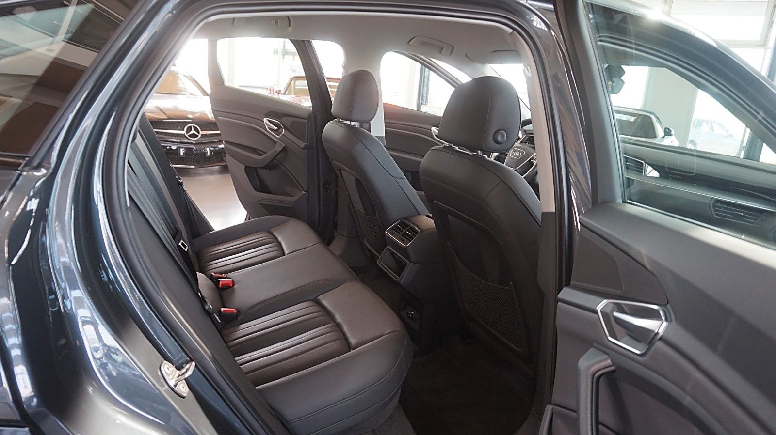 Audi e-tron Sportback 55 quattro VC*Alu19*Leder*LED* foto 11