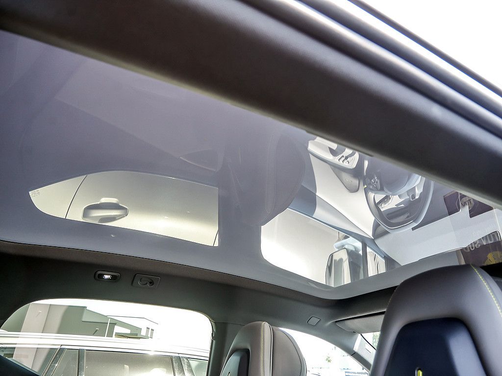 Lynk&Co 02 200 kW More KAMERA NAVI W-LAN ACC LED PANO foto 11