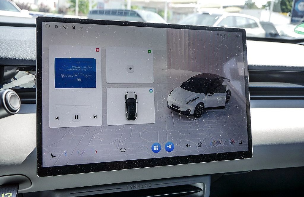 Lynk&Co 02 200 kW More KAMERA NAVI W-LAN ACC LED PANO foto 17