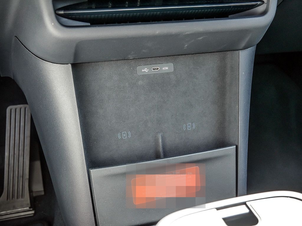 Lynk&Co 02 200 kW More KAMERA NAVI W-LAN ACC LED PANO foto 20