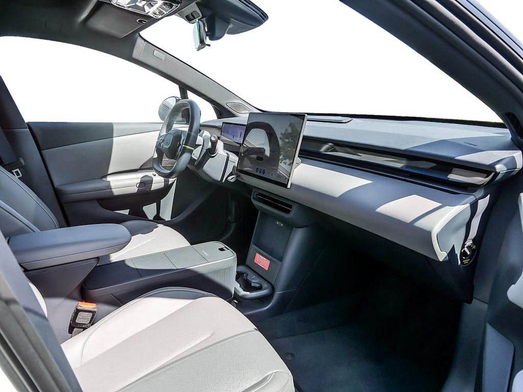 Lynk&Co 02 200 kW More KAMERA NAVI W-LAN ACC LED PANO foto 7