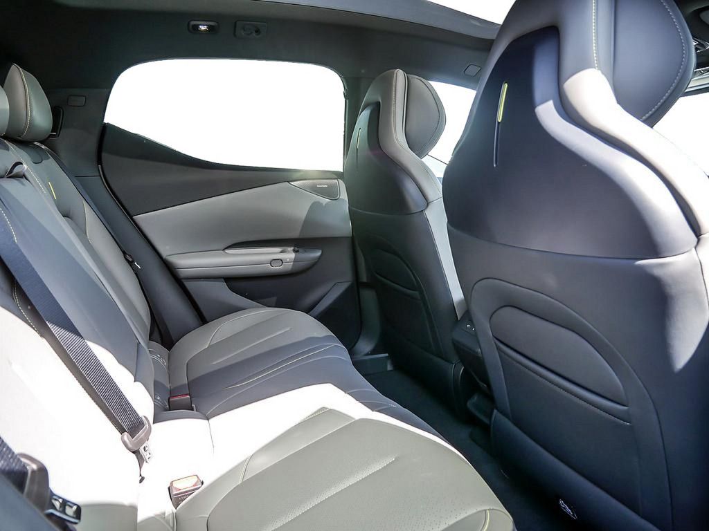 Lynk&Co 02 200 kW More KAMERA NAVI W-LAN ACC LED PANO foto 8