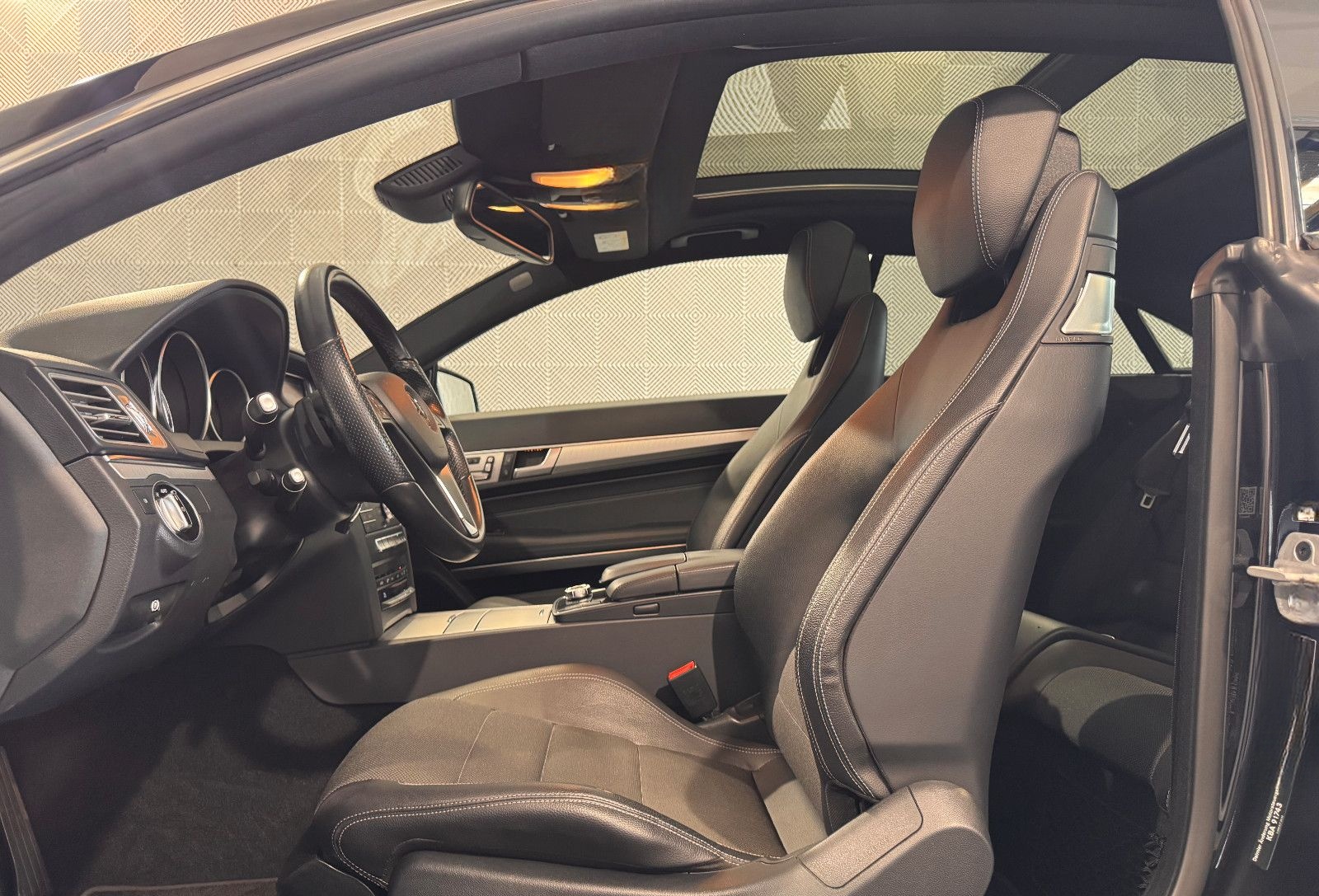 Mercedes-Benz E 220 Coupe*SPORT*LED-MEMORY-SHZ-PANO-NAVI-18" foto 12