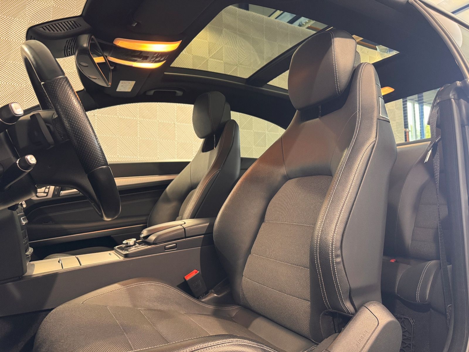 Mercedes-Benz E 220 Coupe*SPORT*LED-MEMORY-SHZ-PANO-NAVI-18" foto 13