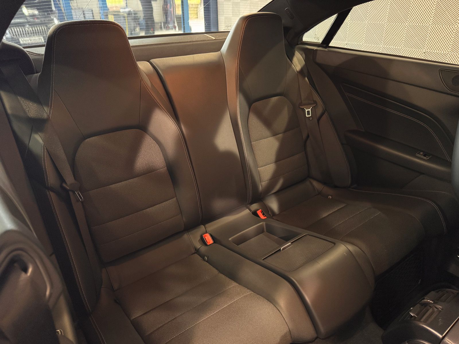 Mercedes-Benz E 220 Coupe*SPORT*LED-MEMORY-SHZ-PANO-NAVI-18" foto 9