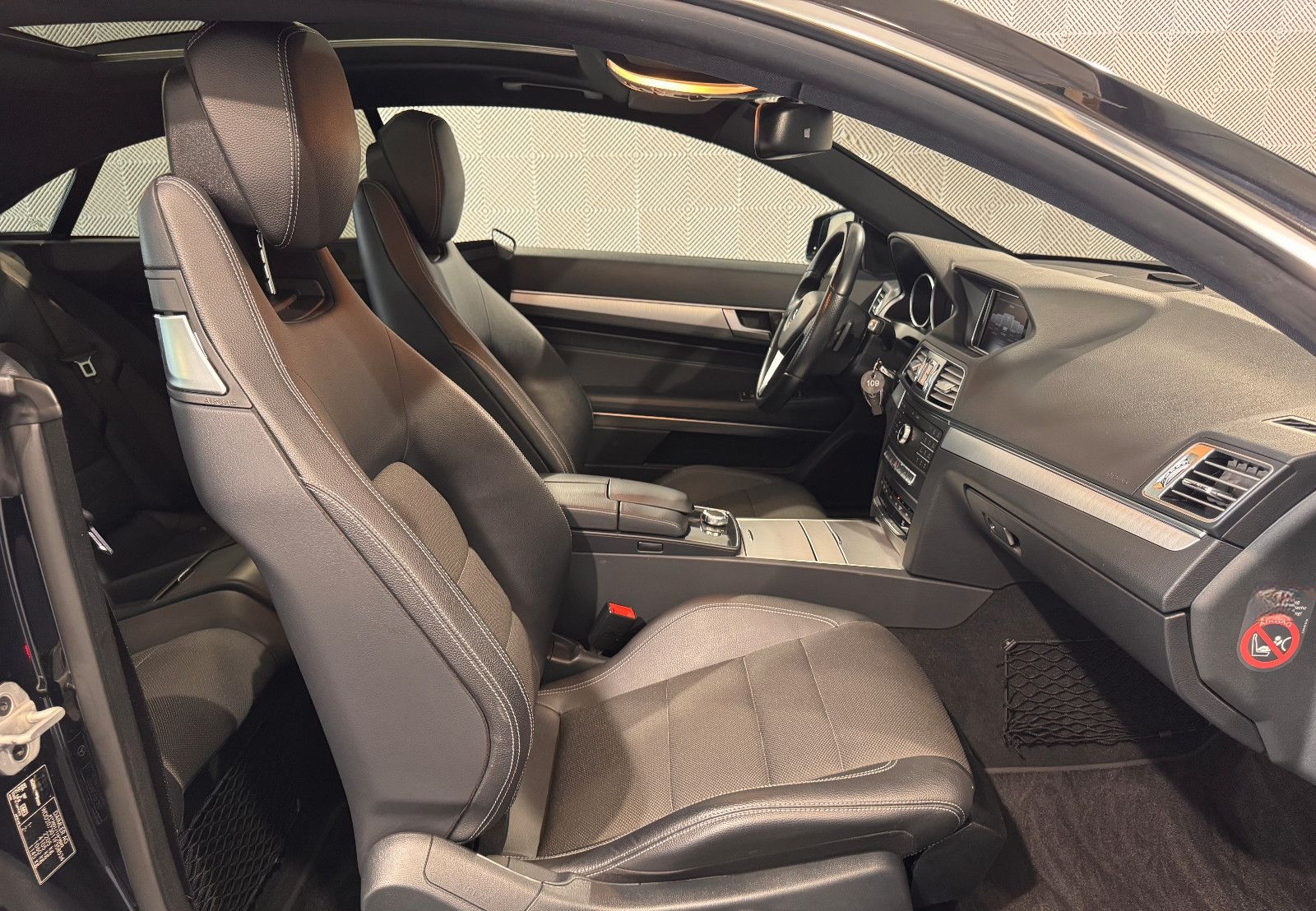 Mercedes-Benz E 220 Coupe*SPORT*LED-MEMORY-SHZ-PANO-NAVI-18" foto 10