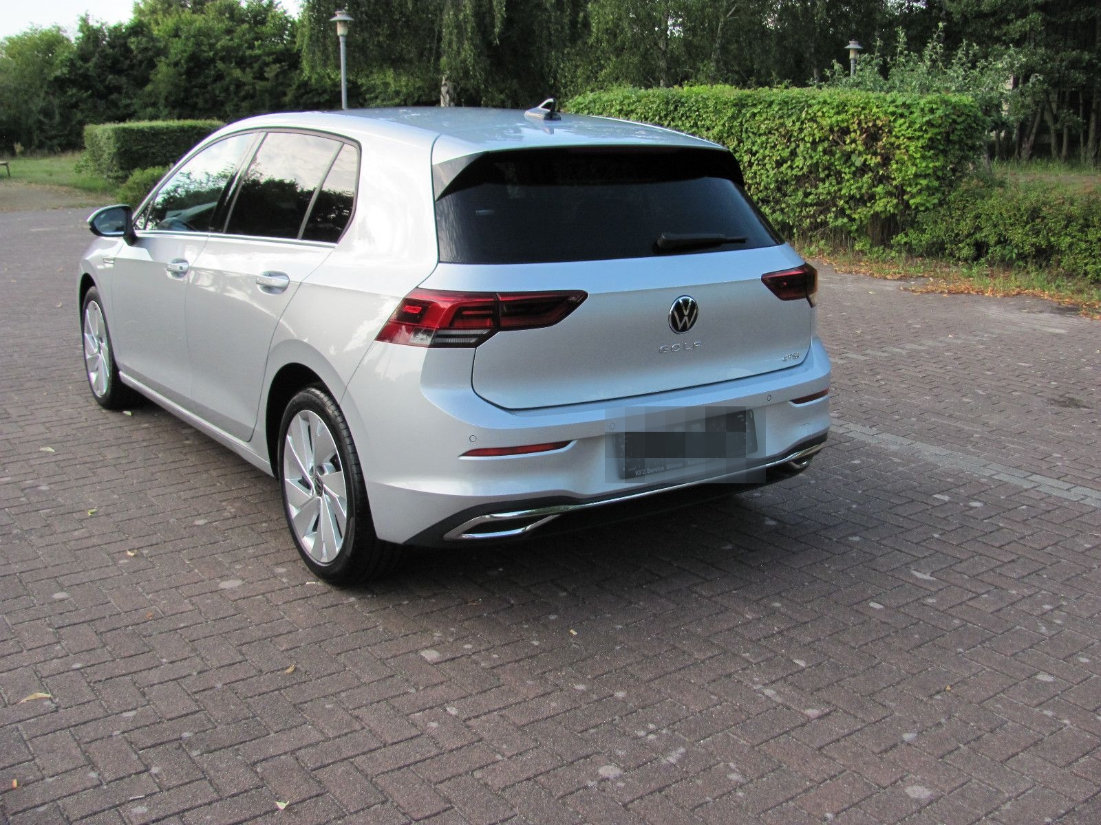 Volkswagen Golf VIII Lim. Style 1,5 eTSI DSG Pano.LED 2xPDC foto 2