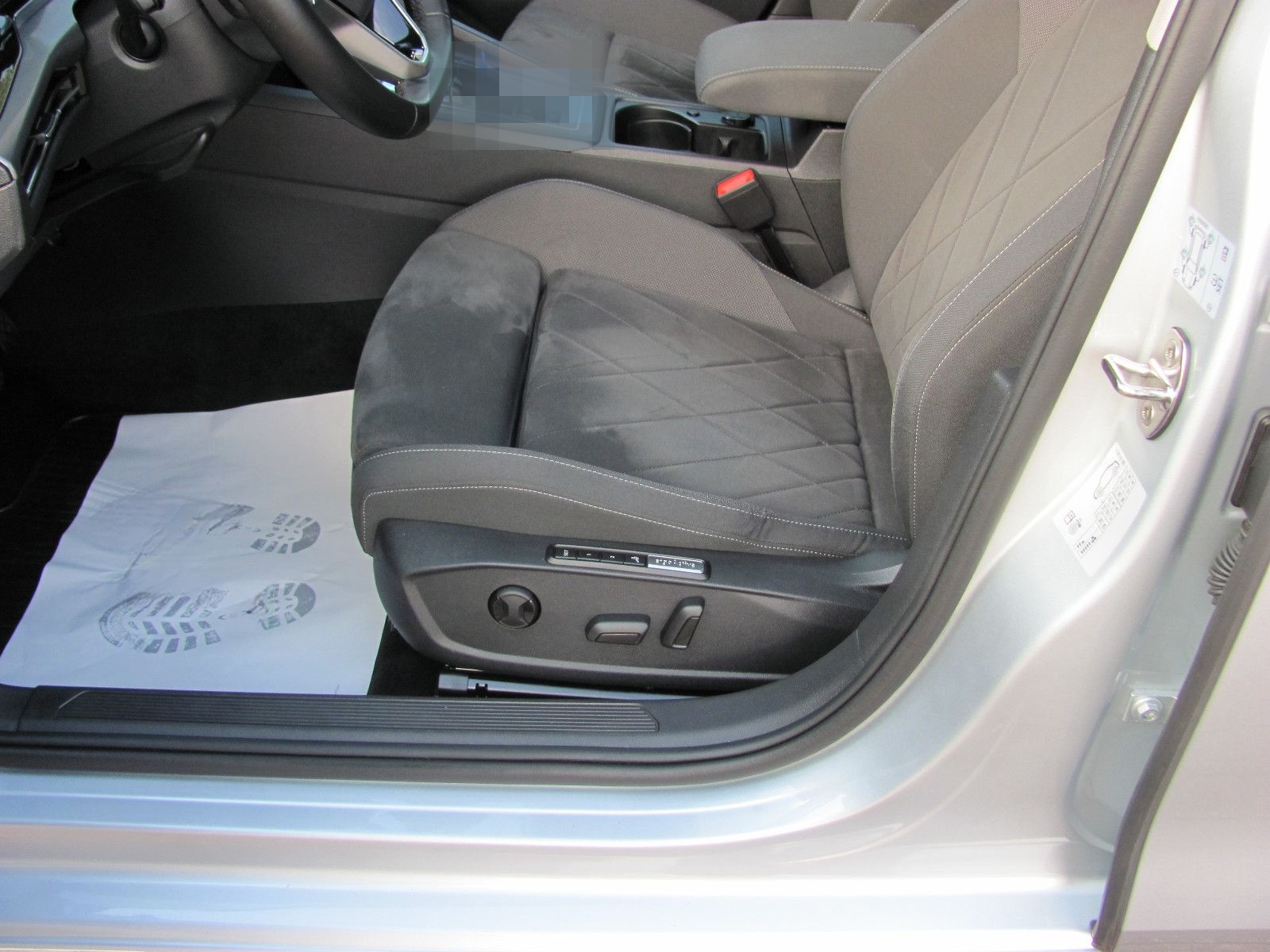 Volkswagen Golf VIII Lim. Style 1,5 eTSI DSG Pano.LED 2xPDC foto 18