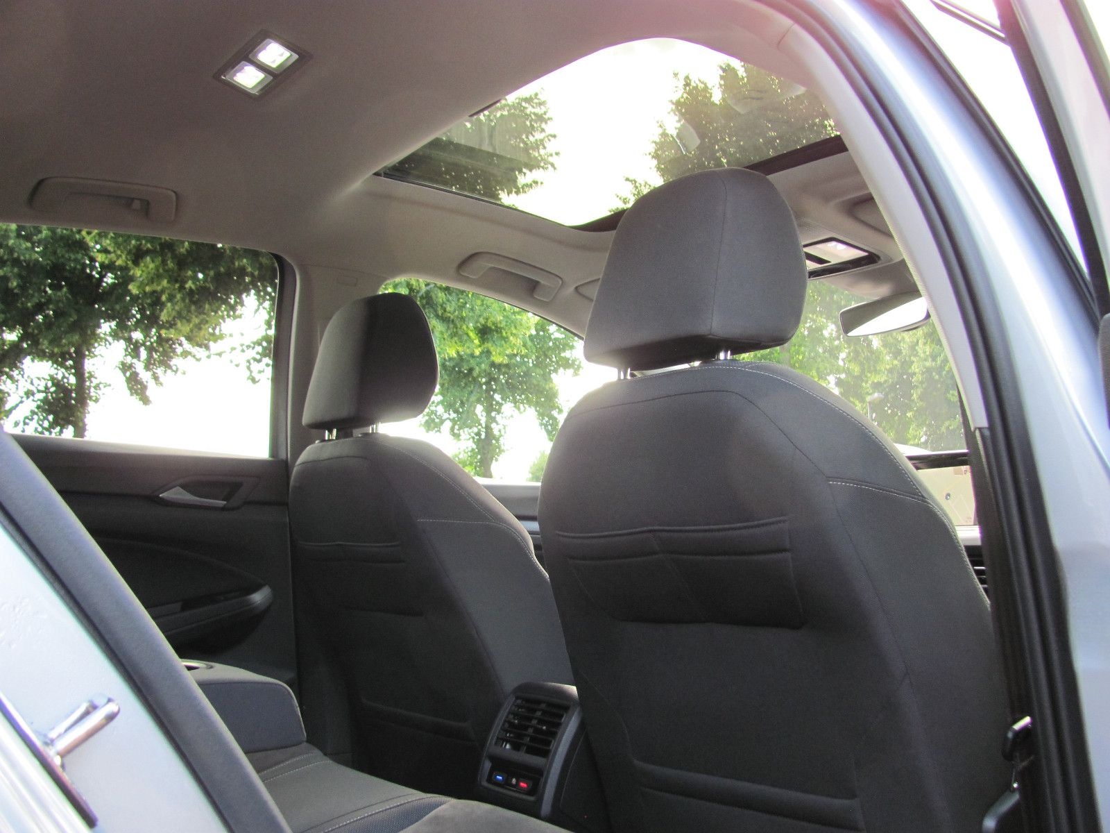 Volkswagen Golf VIII Lim. Style 1,5 eTSI DSG Pano.LED 2xPDC foto 21