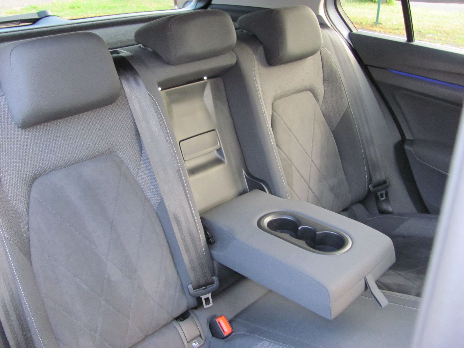 Volkswagen Golf VIII Lim. Style 1,5 eTSI DSG Pano.LED 2xPDC foto 24