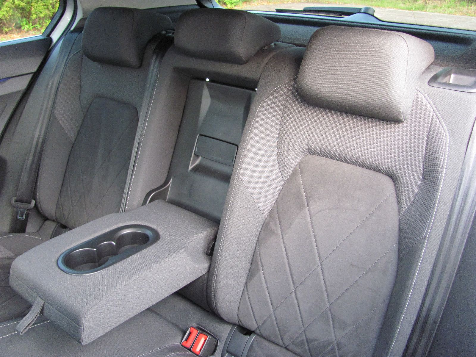 Volkswagen Golf VIII Lim. Style 1,5 eTSI DSG Pano.LED 2xPDC foto 25