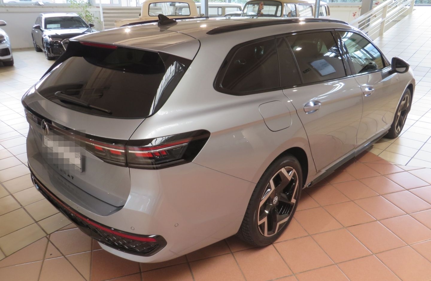 Volkswagen Passat Variant R-Line 2.0TDI 7-DSG AHK HUD 360Ka foto 3