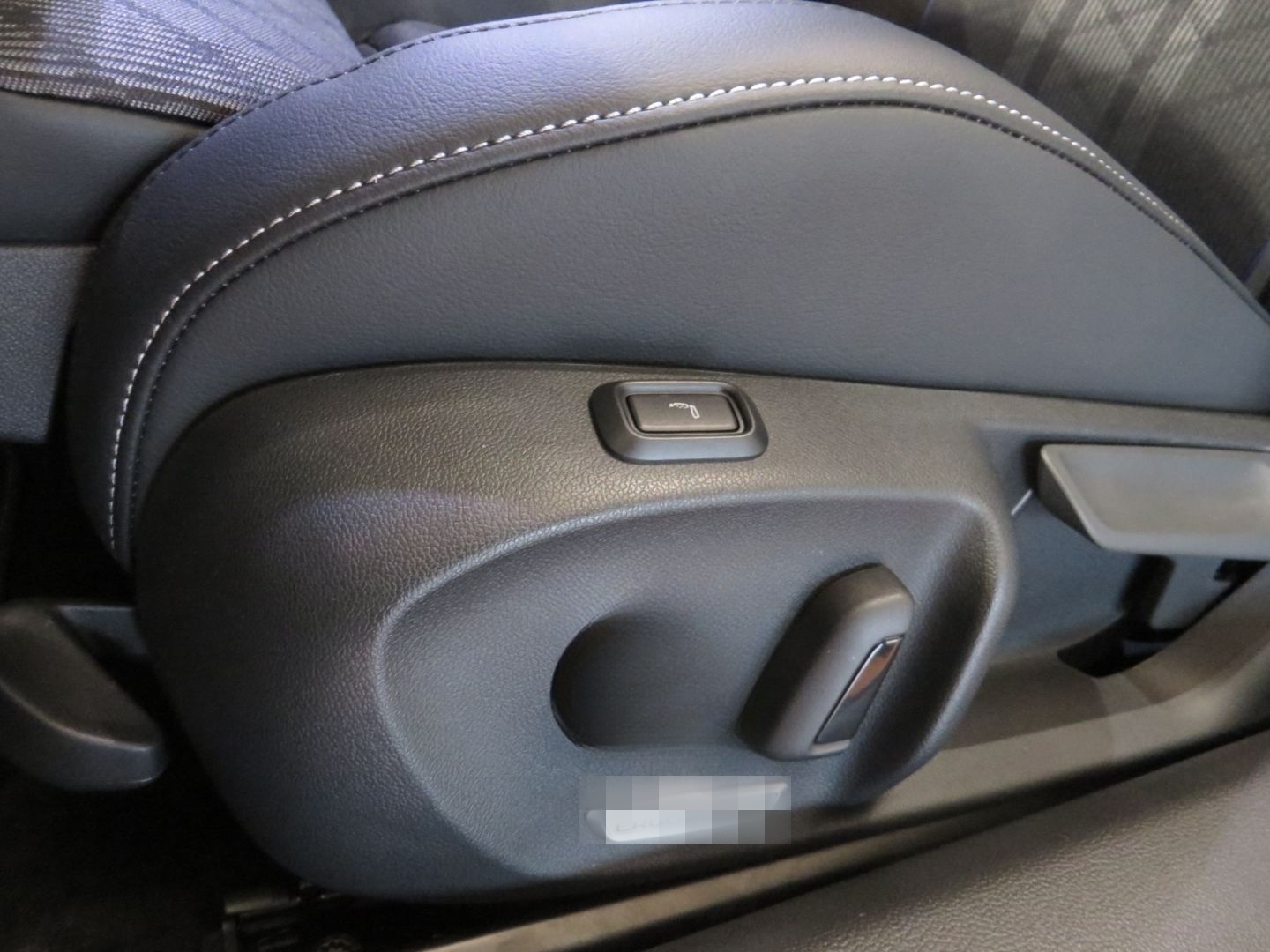 Volkswagen Passat Variant R-Line 2.0TDI 7-DSG AHK HUD 360Ka foto 7