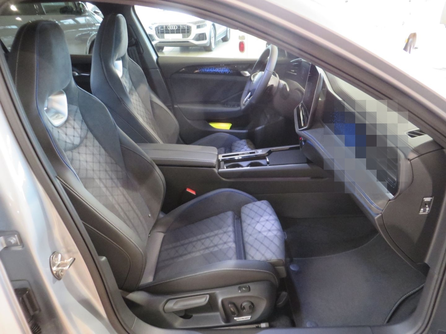 Volkswagen Passat Variant R-Line 2.0TDI 7-DSG AHK HUD 360Ka foto 9