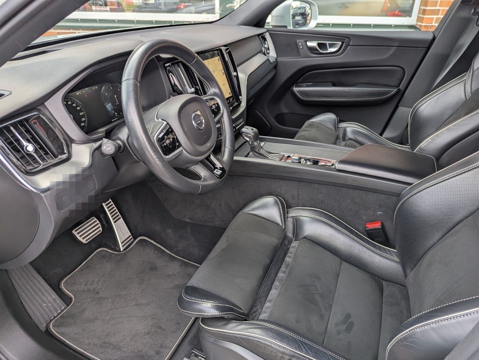 Volvo XC60 AWD R-DESIGN LEDER MEMORY SPUR TOT HUD ACC foto 6