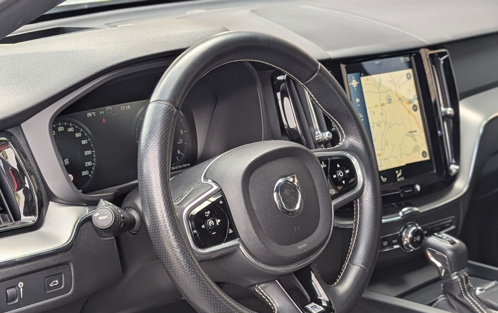 Volvo XC60 AWD R-DESIGN LEDER MEMORY SPUR TOT HUD ACC foto 7