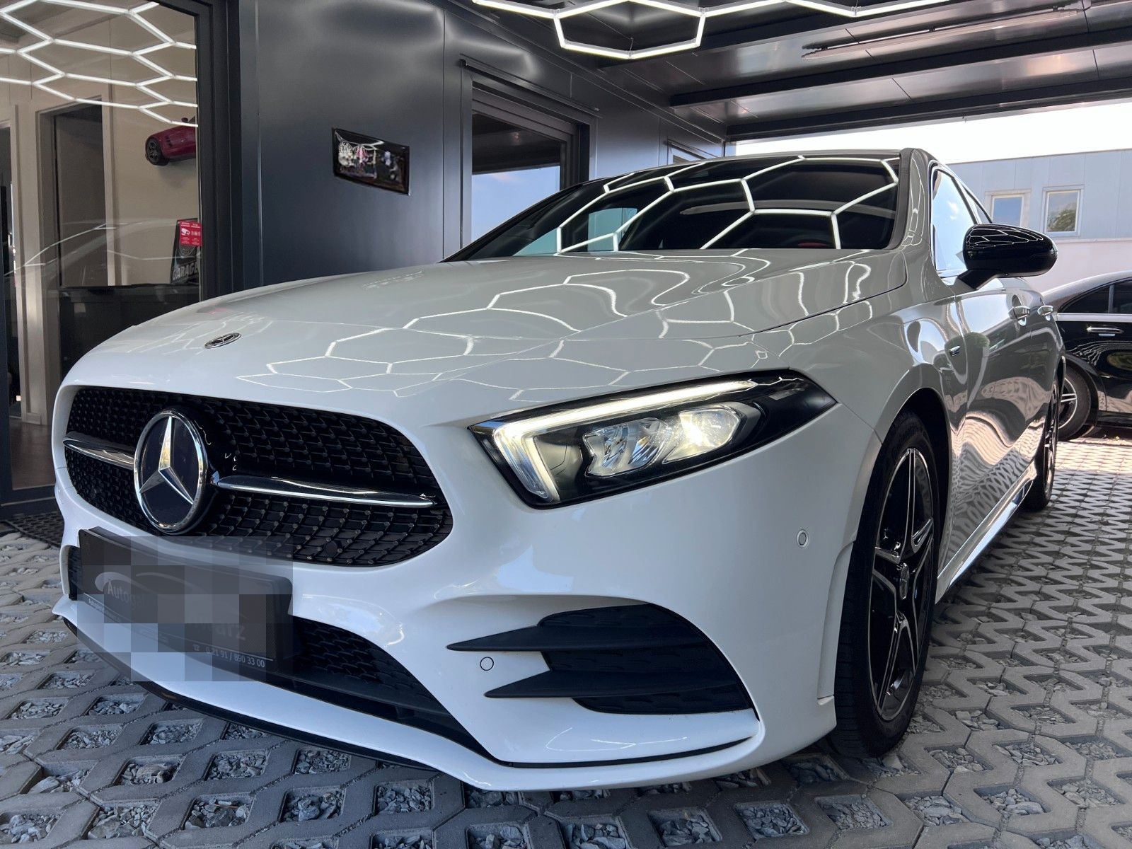 Mercedes-Benz A 180 7G AMG NIGHT LED NAV+CARPLY DAB R-KAM AMBT foto 3
