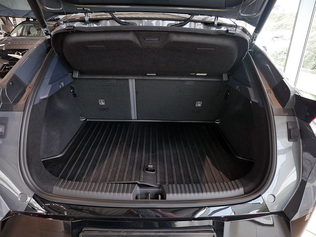 Lynk&Co 02 200 kW More KAMERA NAVI W-LAN ACC LED PANO foto 13