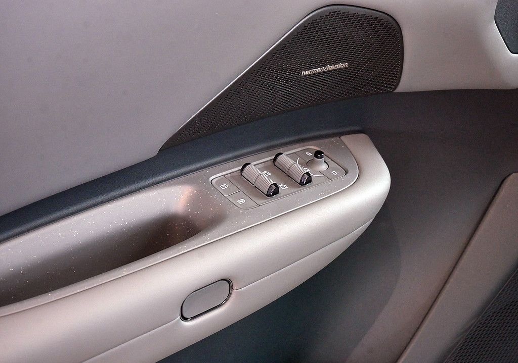 Lynk&Co 02 200 kW More KAMERA NAVI W-LAN ACC LED PANO foto 16