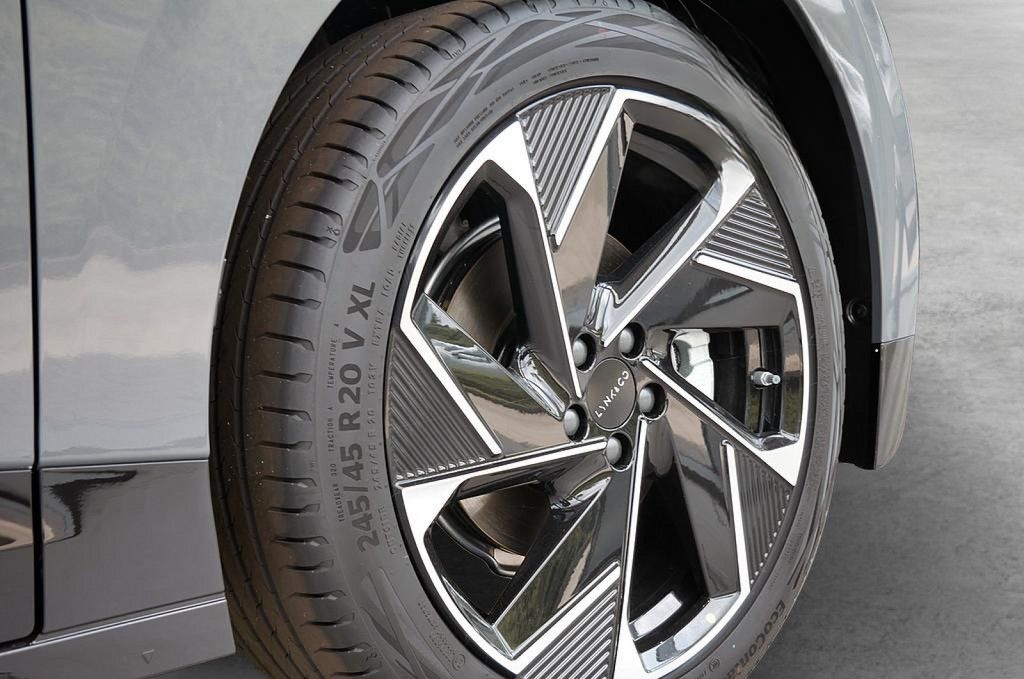 Lynk&Co 02 200 kW More KAMERA NAVI W-LAN ACC LED PANO foto 6