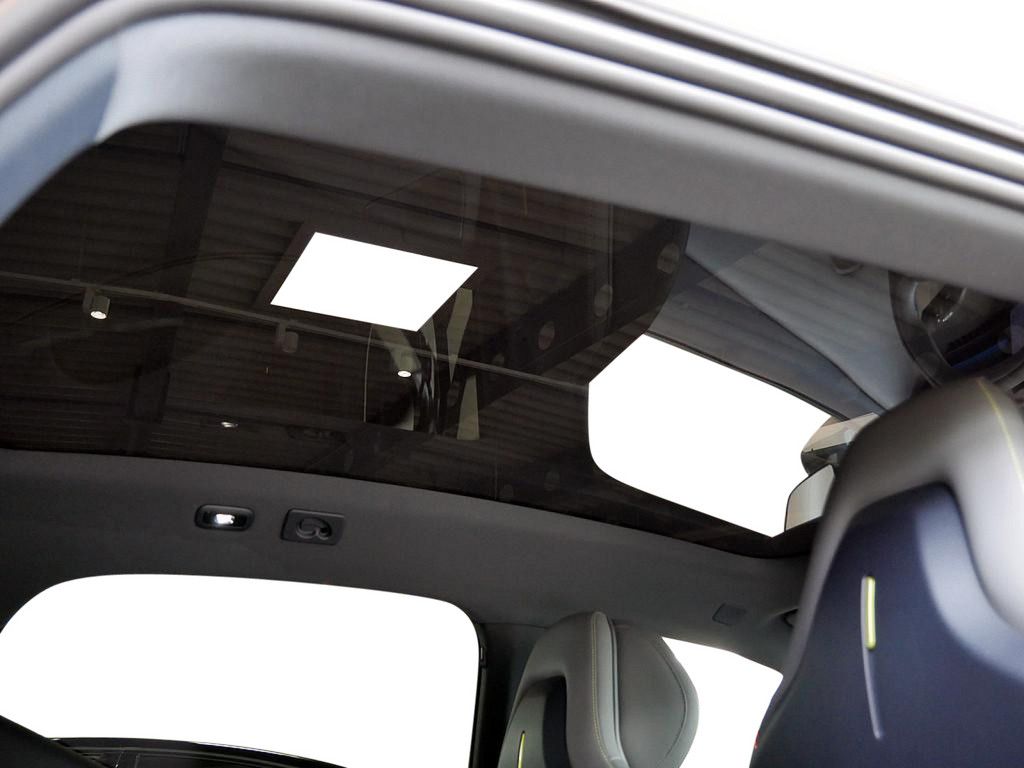 Lynk&Co 02 200 kW More KAMERA NAVI W-LAN ACC LED PANO foto 9