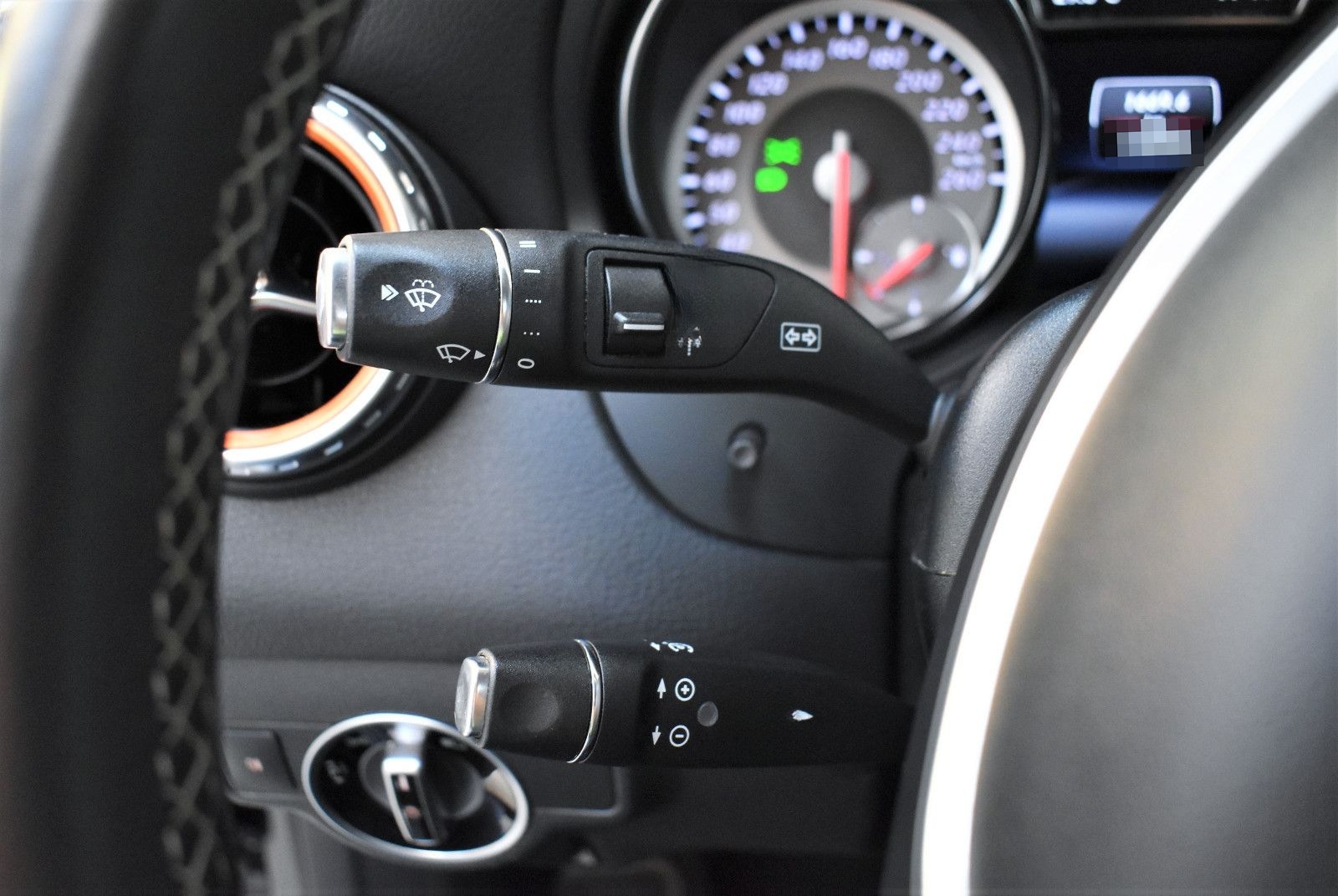 Mercedes-Benz GLA 220 CDI Urban+Bi-Xenon+Automatik+Navi+Kosmos foto 17