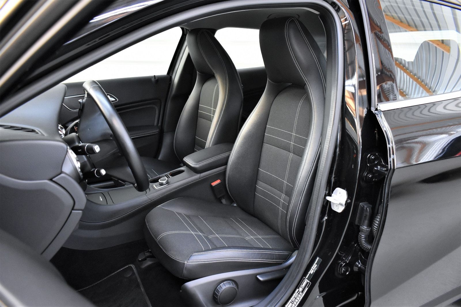 Mercedes-Benz GLA 220 CDI Urban+Bi-Xenon+Automatik+Navi+Kosmos foto 6
