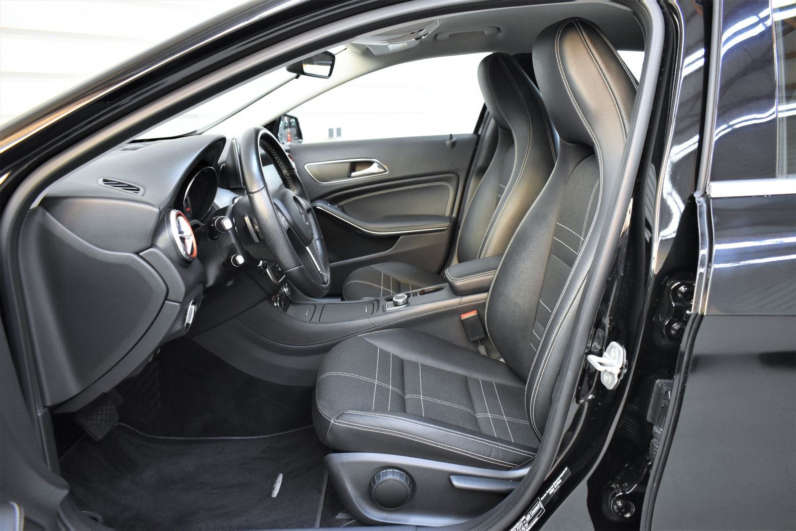 Mercedes-Benz GLA 220 CDI Urban+Bi-Xenon+Automatik+Navi+Kosmos foto 7