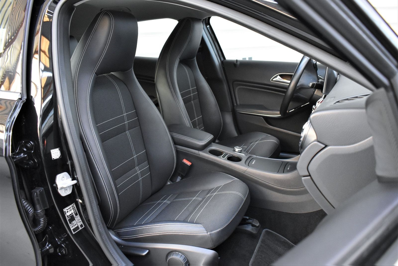 Mercedes-Benz GLA 220 CDI Urban+Bi-Xenon+Automatik+Navi+Kosmos foto 8