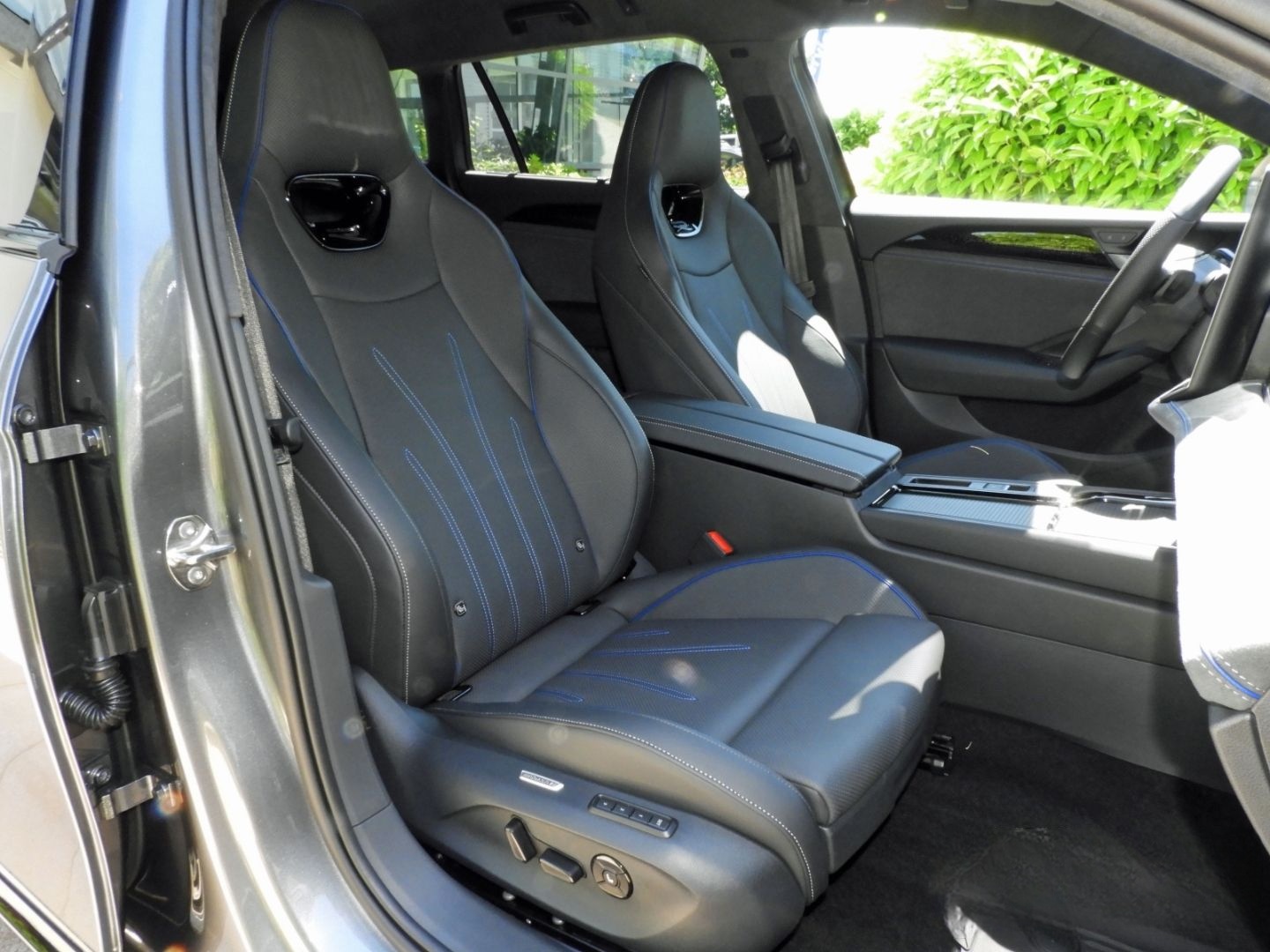 Volkswagen Passat R-Line 2.0TDI 4M DSG SIGNATURE STDHZG VOL foto 13