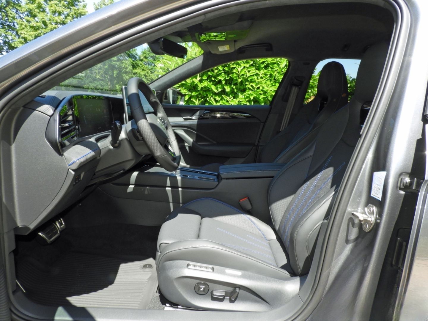 Volkswagen Passat R-Line 2.0TDI 4M DSG SIGNATURE STDHZG VOL foto 14