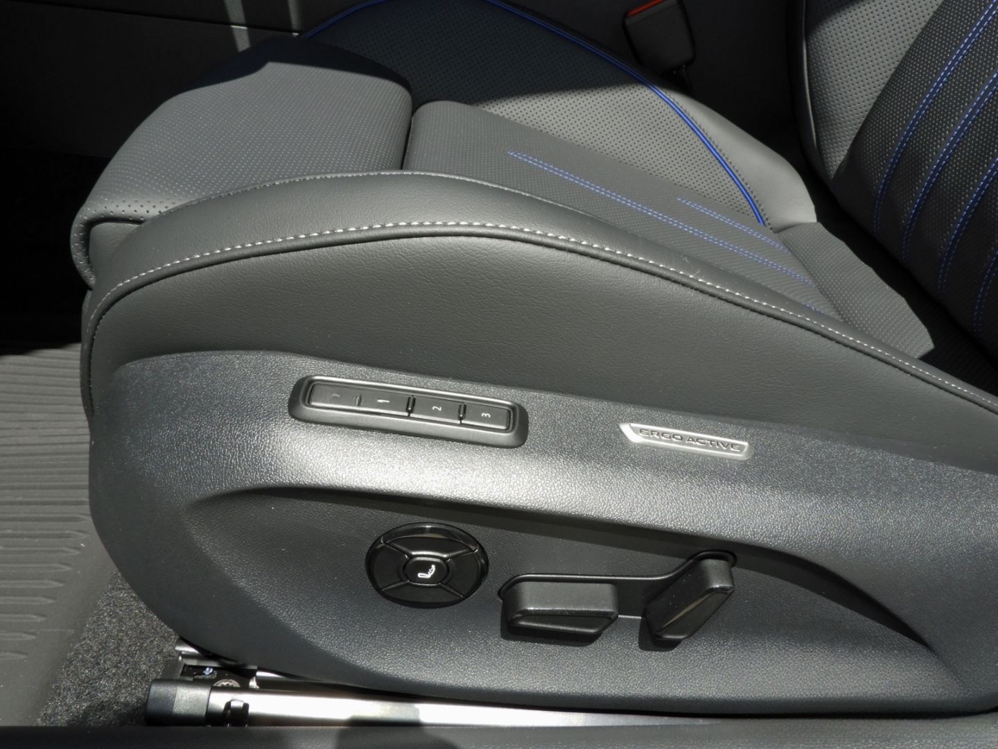 Volkswagen Passat R-Line 2.0TDI 4M DSG SIGNATURE STDHZG VOL foto 15