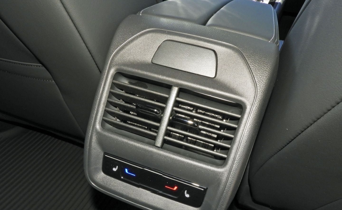 Volkswagen Passat R-Line 2.0TDI 4M DSG SIGNATURE STDHZG VOL foto 9