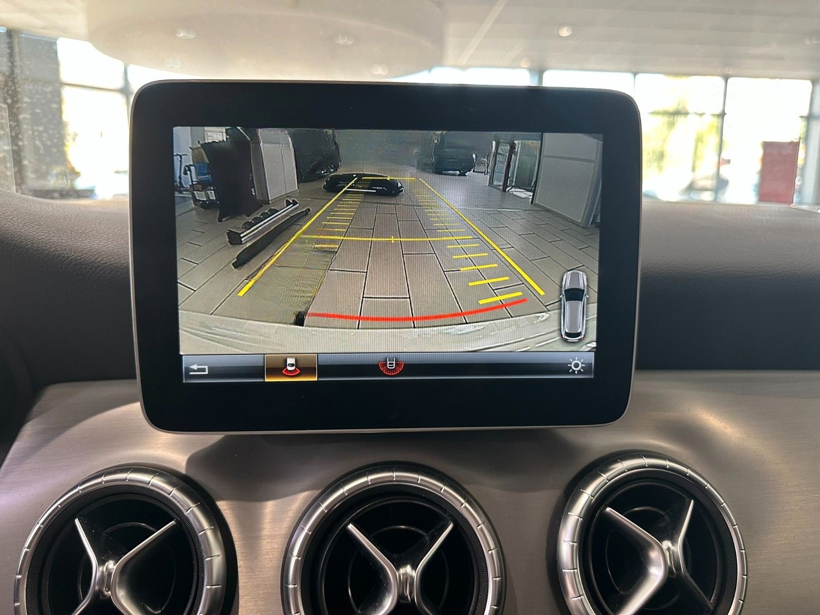 Mercedes-Benz CLA 180 SB AMG-LINE/NAVI/LED/LEDER/PANO/SHZ foto 20