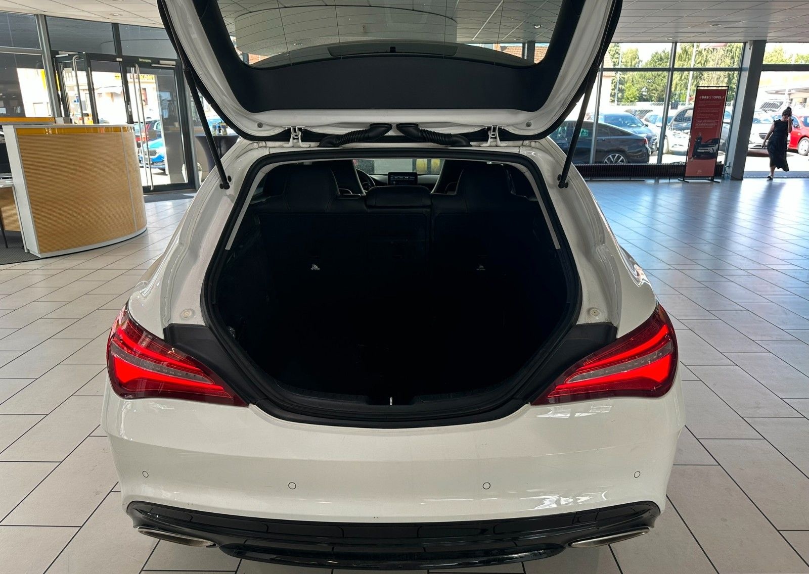 Mercedes-Benz CLA 180 SB AMG-LINE/NAVI/LED/LEDER/PANO/SHZ foto 24