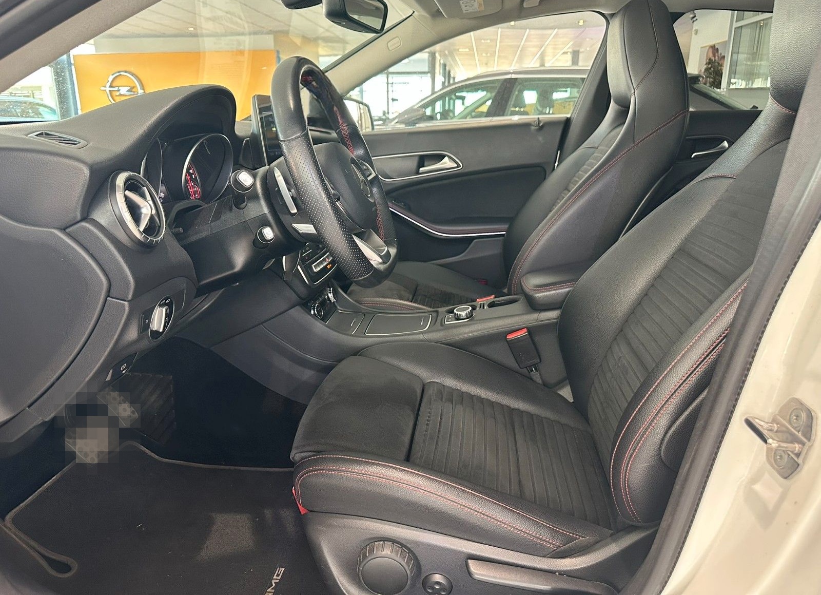 Mercedes-Benz CLA 180 SB AMG-LINE/NAVI/LED/LEDER/PANO/SHZ foto 7