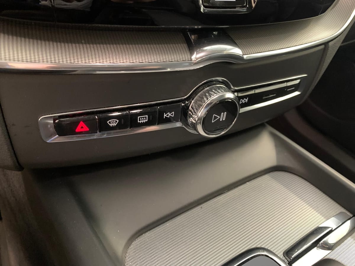 Volvo XC60 Plus Dark AWD ACC Memo Kam CarPl. Leder AHK foto 14