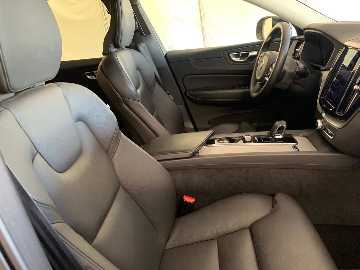 Volvo XC60 Plus Dark AWD ACC Memo Kam CarPl. Leder AHK foto 4