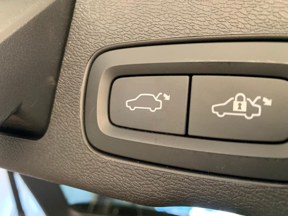 Volvo XC60 Plus Dark AWD ACC Memo Kam CarPl. Leder AHK foto 7