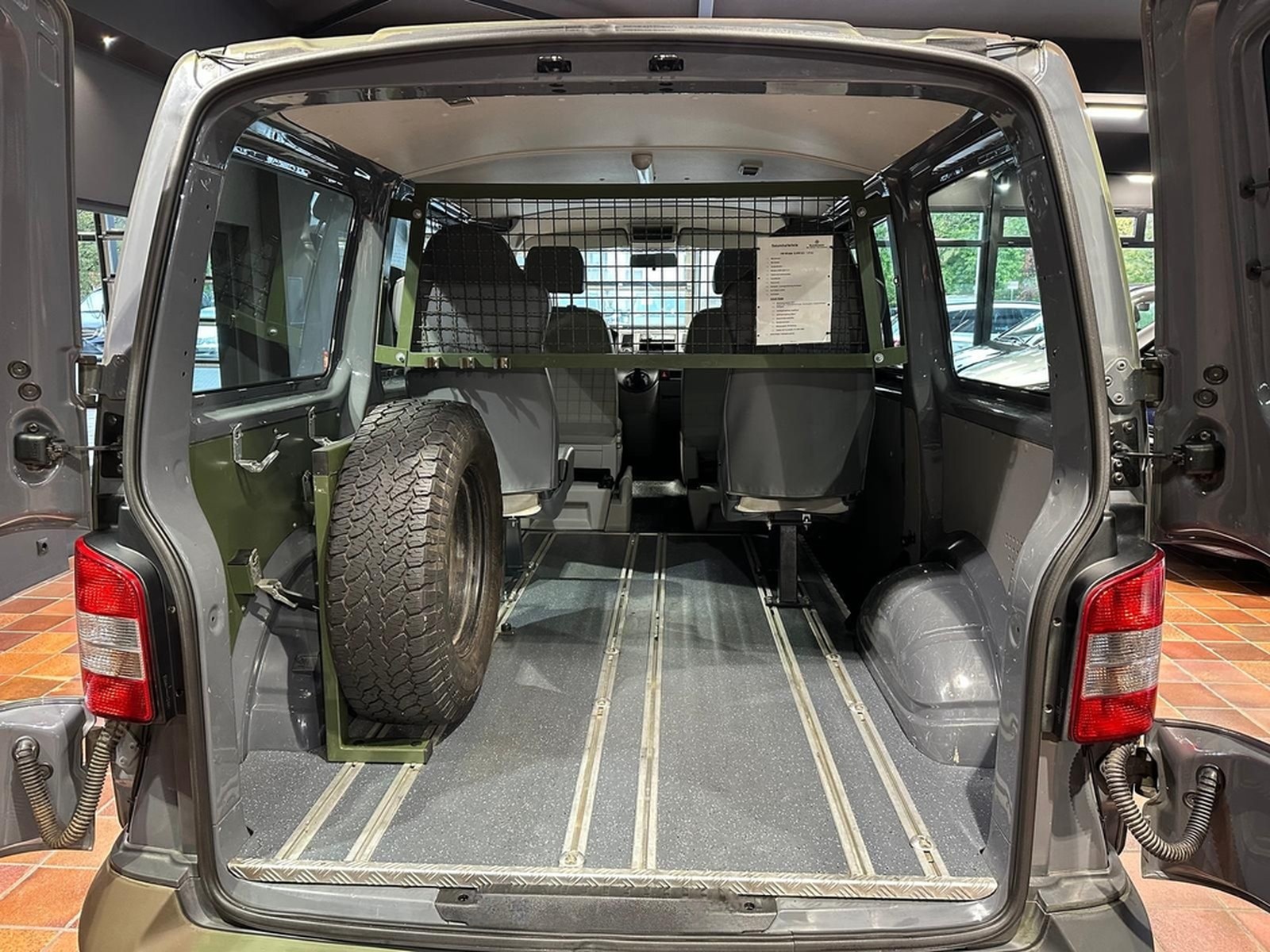 Volkswagen T5 Widder 4Motion kurz Seikel Rockton Bundeswehr foto 16