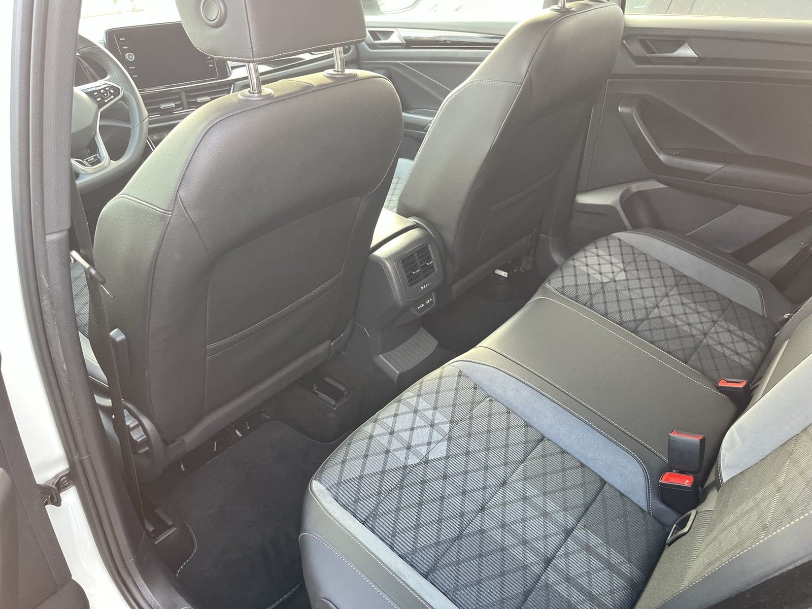Volkswagen T-Roc 1.0 TSI R-Line Navi LED VC IQ AHK Kam LM18 foto 12