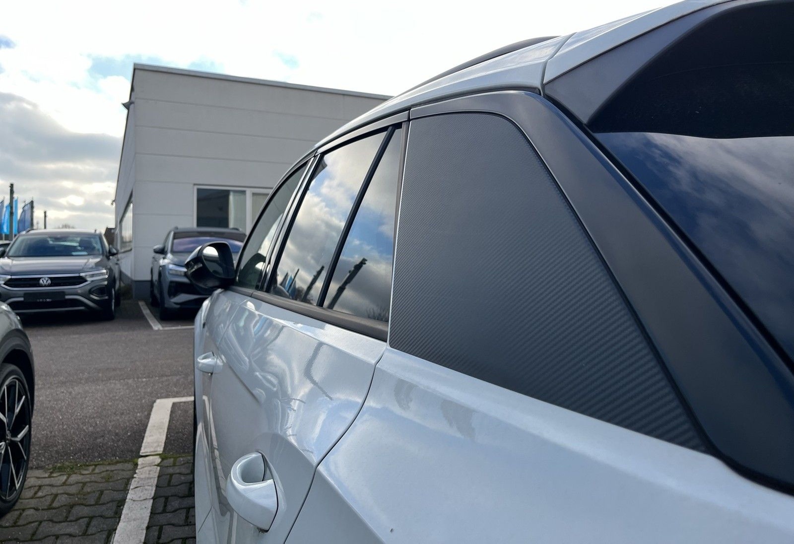 Volkswagen T-Roc 1.0 TSI R-Line Navi LED VC IQ AHK Kam LM18 foto 4